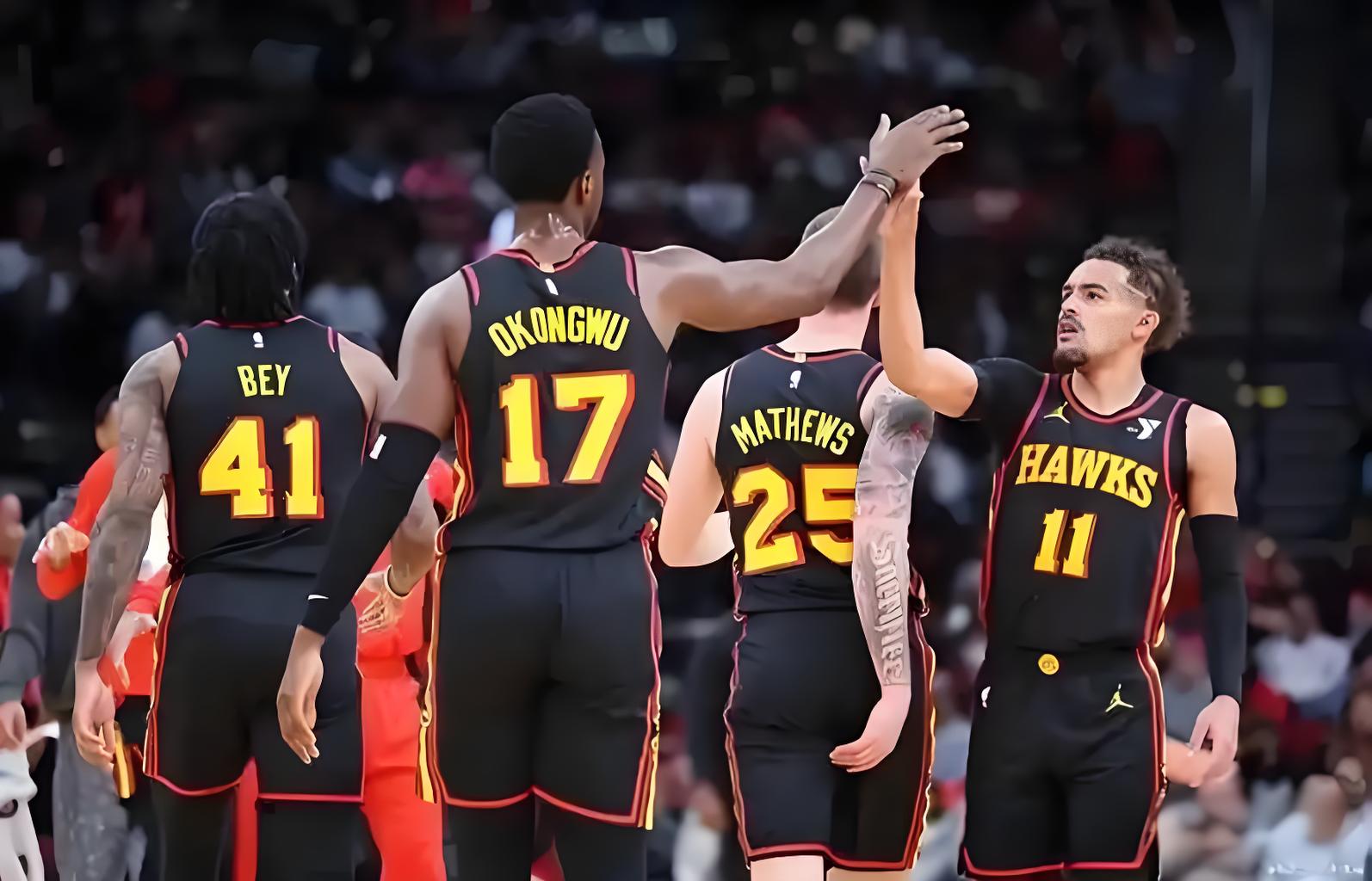 关于菲尼克斯太阳训练开放日，集结日迎来里程碑引欢呼，NBA常规赛在即，轮换策略成焦点的信息