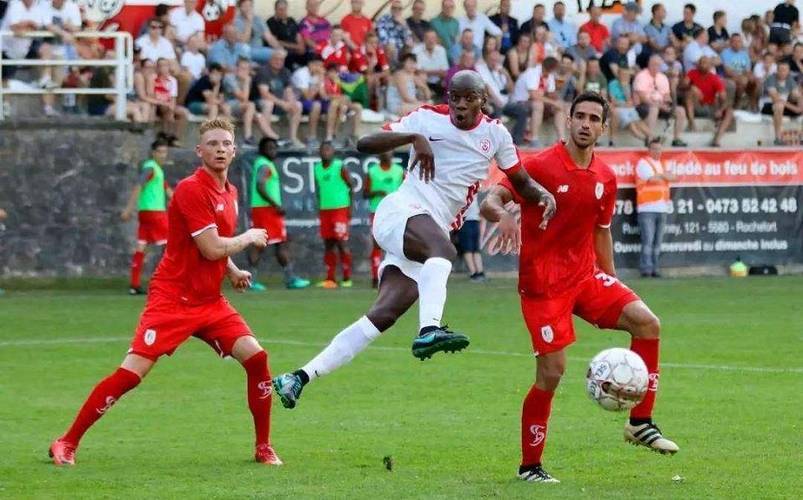 包含里昂迎法甲关键赛；加时末段单刀错失；媒体盛赞；轮换策略成焦点的词条