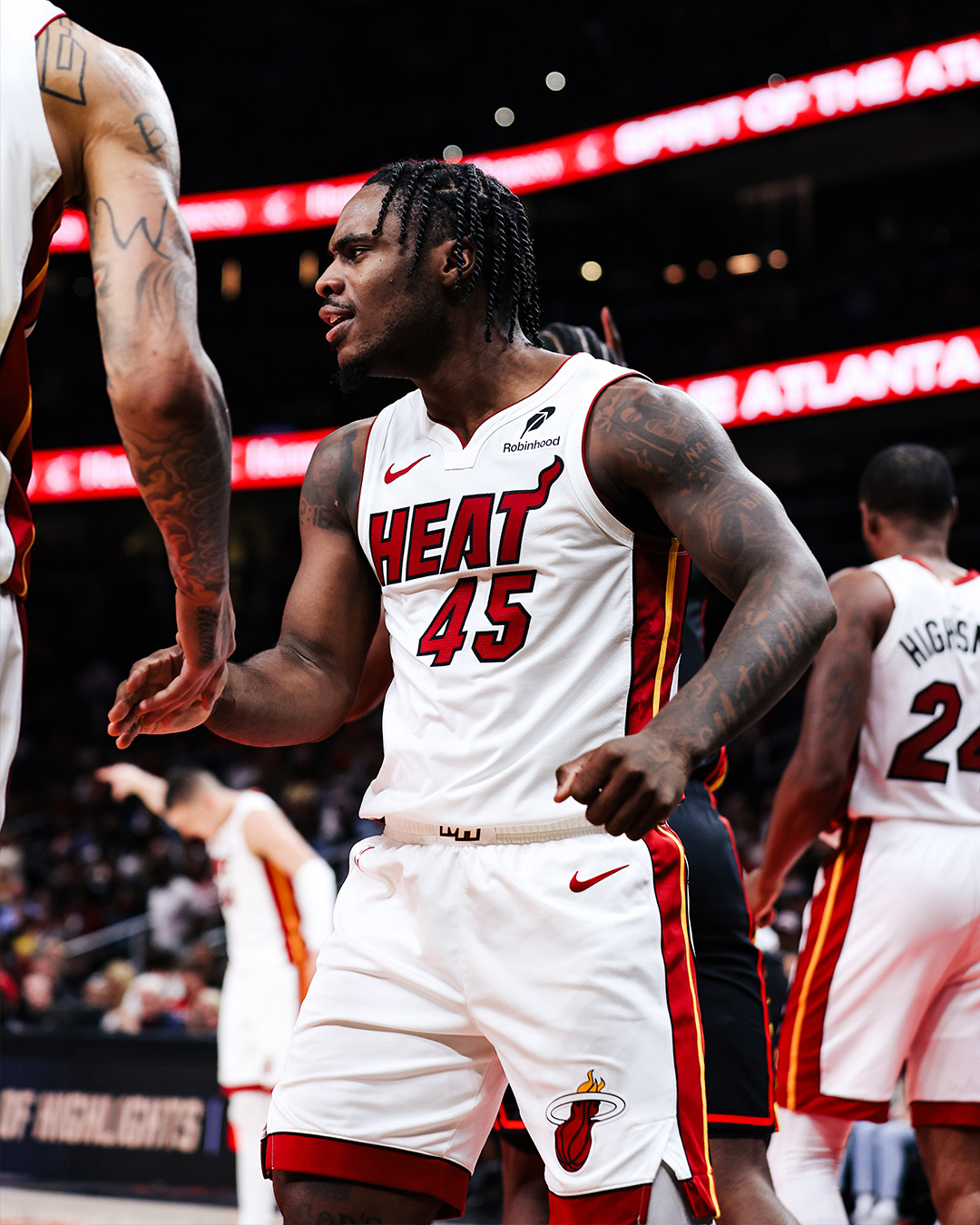 包含这也行？迈阿密热火国际比赛日篮板制胜底特律活塞围绕意甲豪取连胜，集结日托特纳姆备战意大利杯的词条