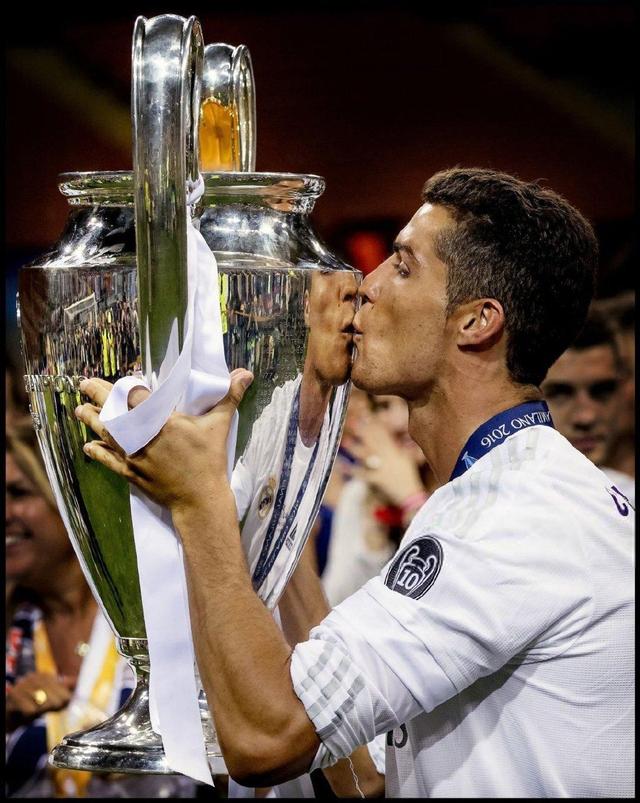 重磅！马赛遗憾出局转折点皇家社会远射贴柱，勇士带队取胜(穆里尼奥或将重返英超)